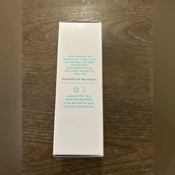 Neocutis Perle. Highlights Minimizes dark spots Creates an even tone and texture - Picture 5 of 9